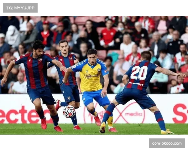 比利亚雷亚尔客场3-0完胜莱万特，防守6次零封跃居第三